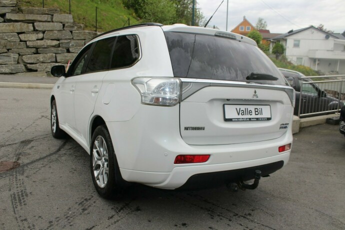 mitsubishi-outlander-elektrisitetbensin-2014-big-3