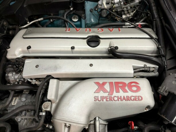 jaguar-xjr-bensin-1994-big-47