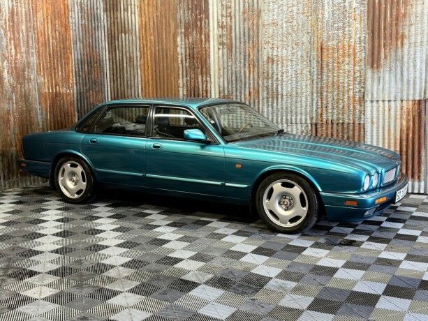 jaguar-xjr-bensin-1994-big-2