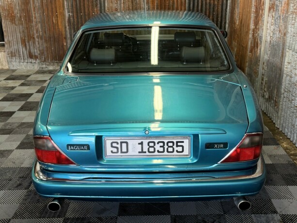 jaguar-xjr-bensin-1994-big-17