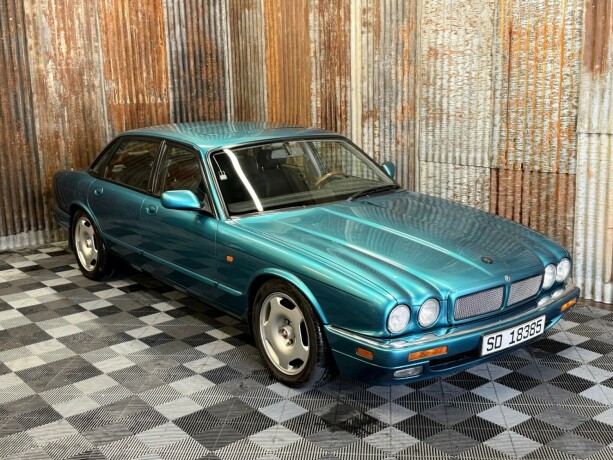 jaguar-xjr-bensin-1994-big-1