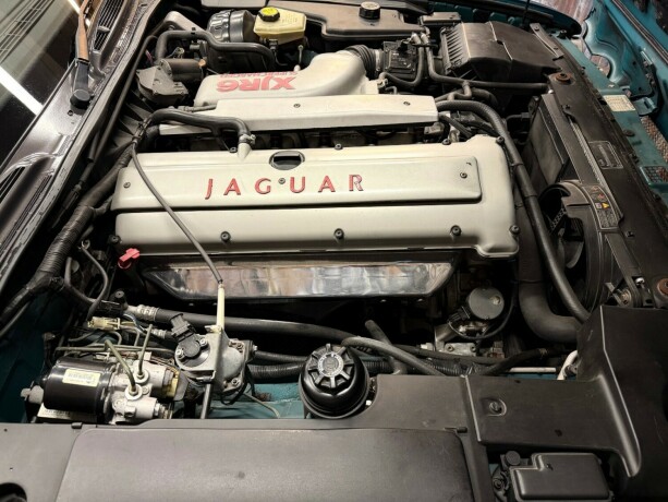 jaguar-xjr-bensin-1994-big-49