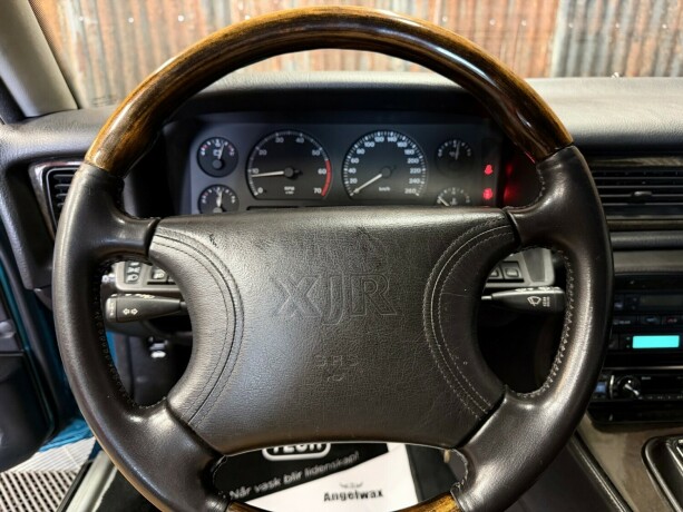 jaguar-xjr-bensin-1994-big-25
