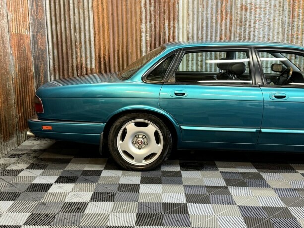 jaguar-xjr-bensin-1994-big-4