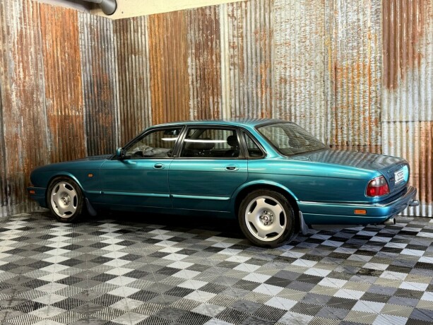 jaguar-xjr-bensin-1994-big-11