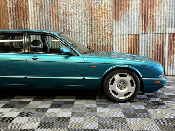 jaguar-xjr-bensin-1994-big-3