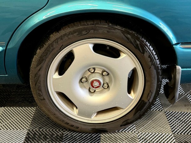 jaguar-xjr-bensin-1994-big-15