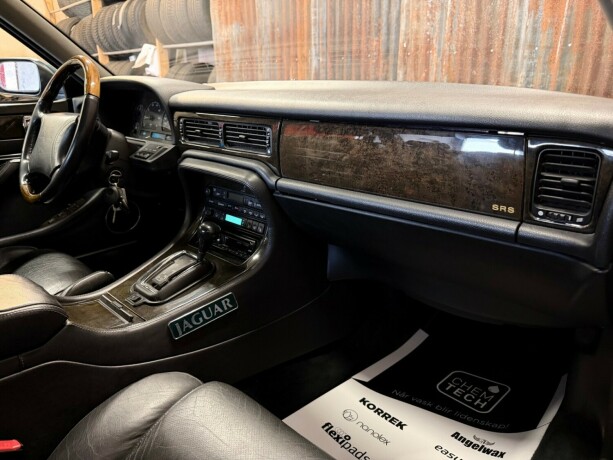 jaguar-xjr-bensin-1994-big-33