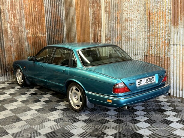 jaguar-xjr-bensin-1994-big-10