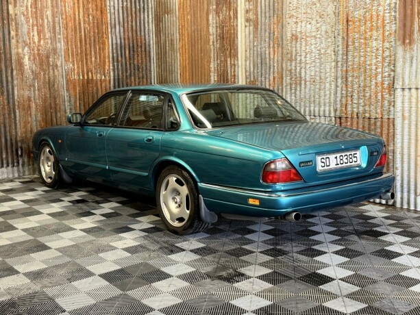 jaguar-xjr-bensin-1994-big-9