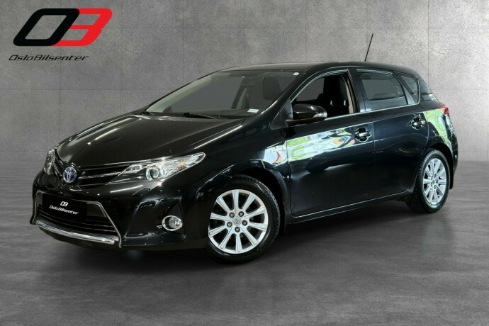 toyota-auris-elektrisitetbensin-2015-big-0
