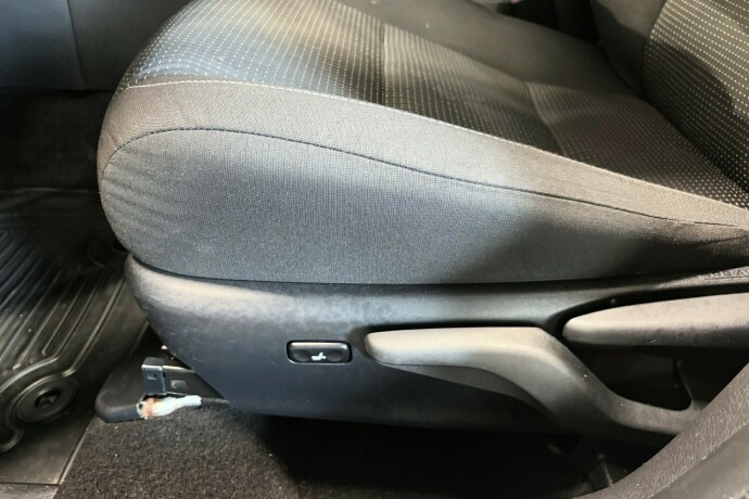 toyota-auris-elektrisitetbensin-2015-big-12