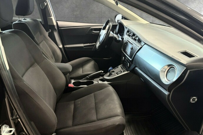 toyota-auris-elektrisitetbensin-2015-big-26