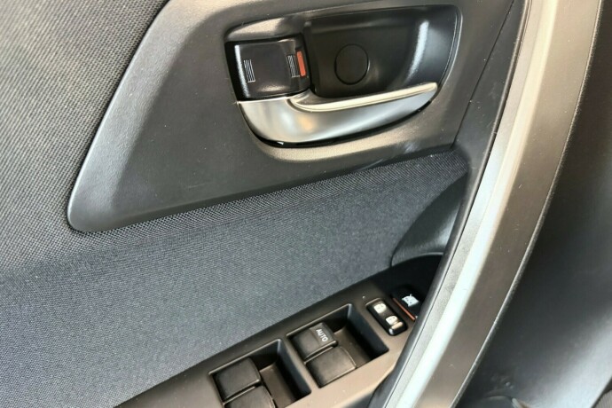 toyota-auris-elektrisitetbensin-2015-big-14