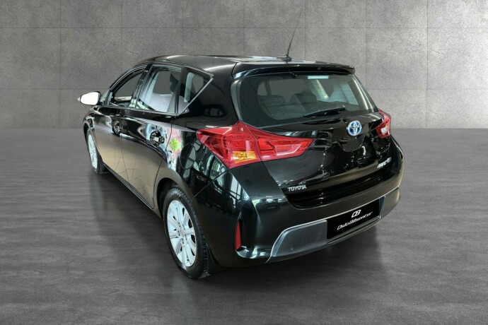 toyota-auris-elektrisitetbensin-2015-big-3