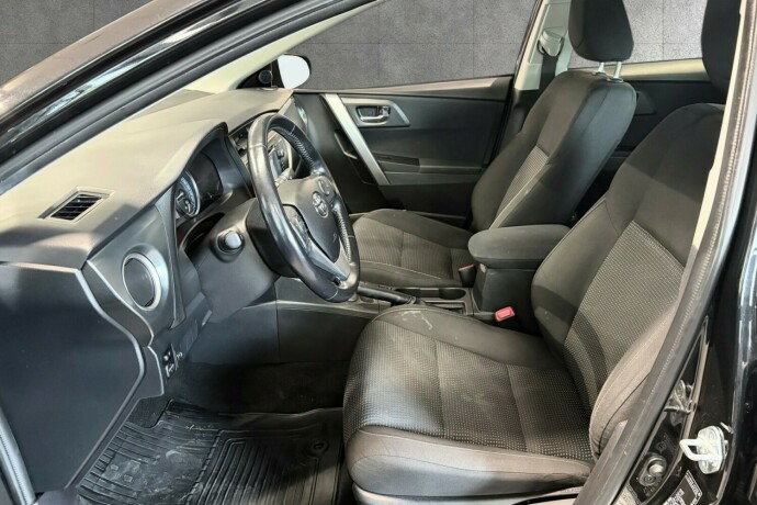 toyota-auris-elektrisitetbensin-2015-big-8