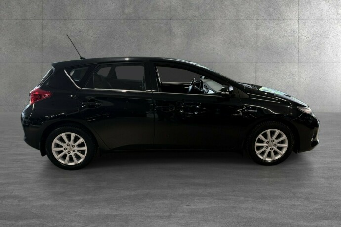 toyota-auris-elektrisitetbensin-2015-big-6