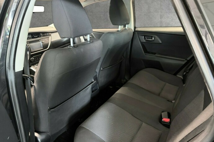 toyota-auris-elektrisitetbensin-2015-big-23