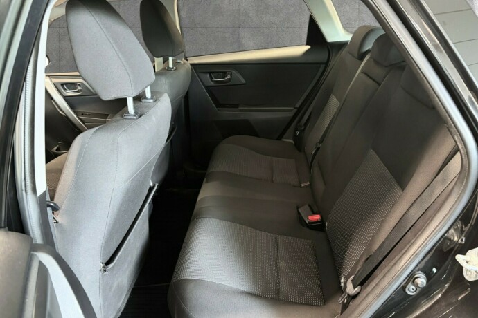 toyota-auris-elektrisitetbensin-2015-big-22