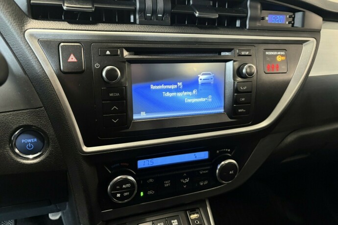 toyota-auris-elektrisitetbensin-2015-big-16
