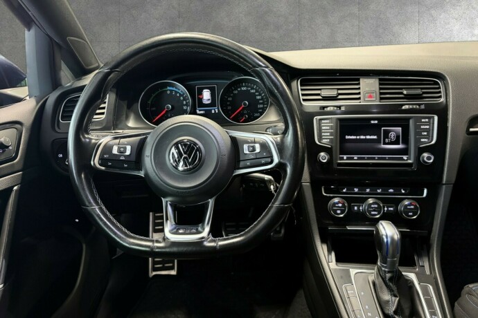 volkswagen-golf-elektrisitetbensin-2017-big-11
