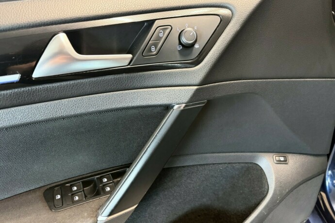 volkswagen-golf-elektrisitetbensin-2017-big-12