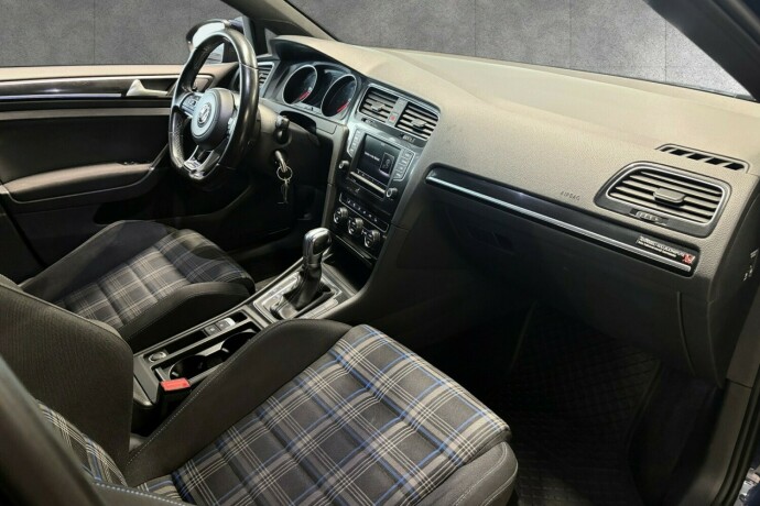 volkswagen-golf-elektrisitetbensin-2017-big-26