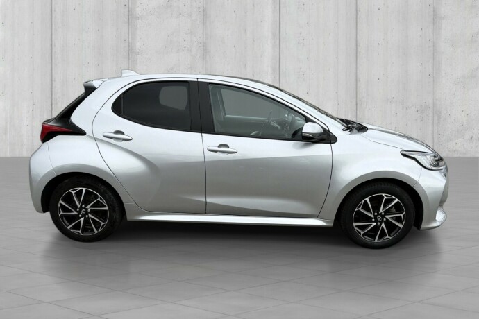 toyota-yaris-elektrisitetbensin-2022-big-6