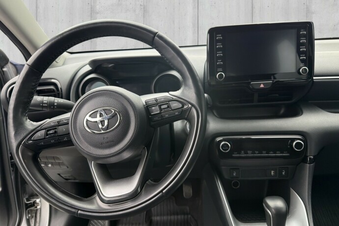 toyota-yaris-elektrisitetbensin-2022-big-13