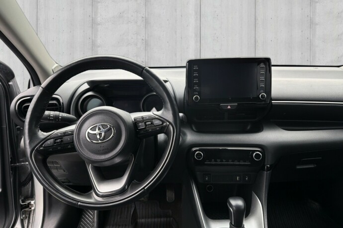 toyota-yaris-elektrisitetbensin-2022-big-12