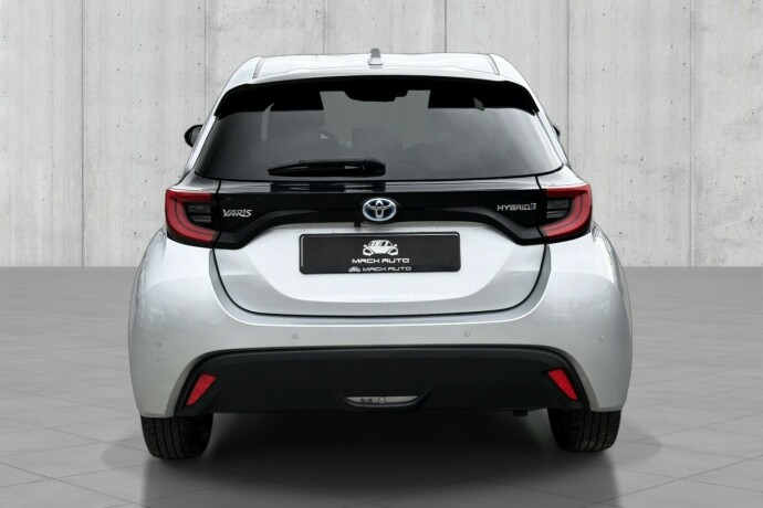 toyota-yaris-elektrisitetbensin-2022-big-5