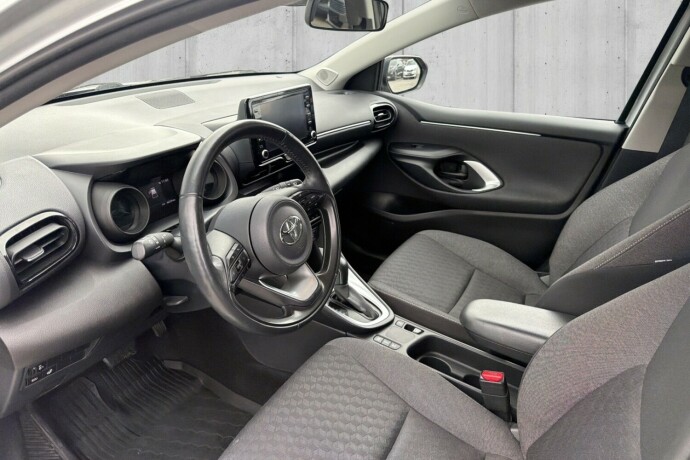 toyota-yaris-elektrisitetbensin-2022-big-8