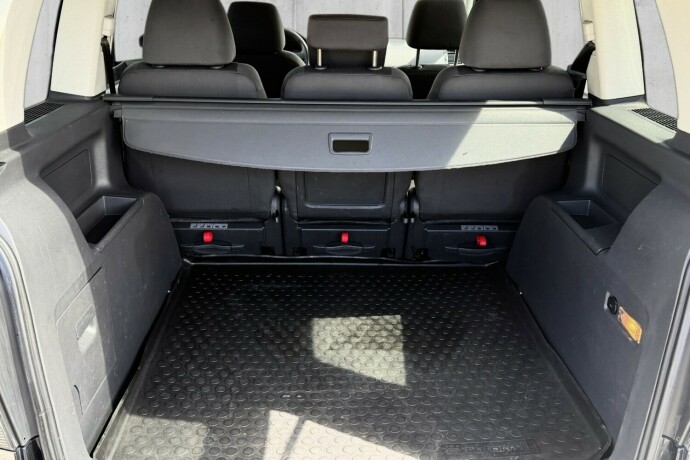 volkswagen-touran-diesel-2011-big-12