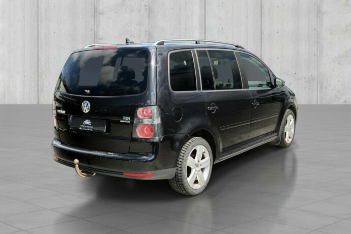 volkswagen-touran-diesel-2011-big-4