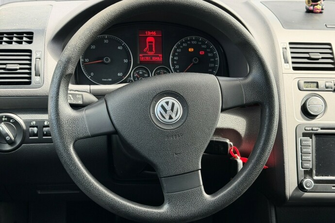volkswagen-touran-diesel-2011-big-10
