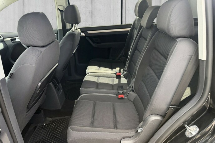 volkswagen-touran-diesel-2011-big-8