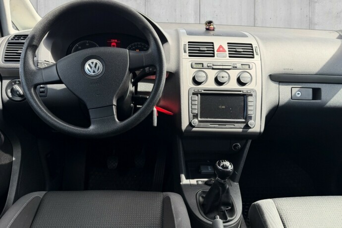 volkswagen-touran-diesel-2011-big-9