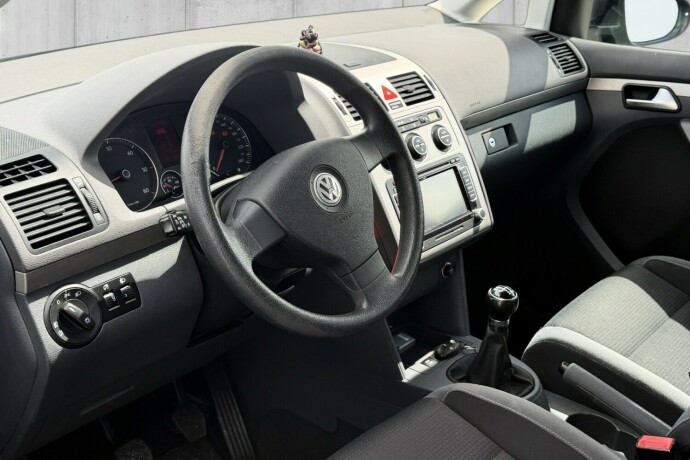 volkswagen-touran-diesel-2011-big-6