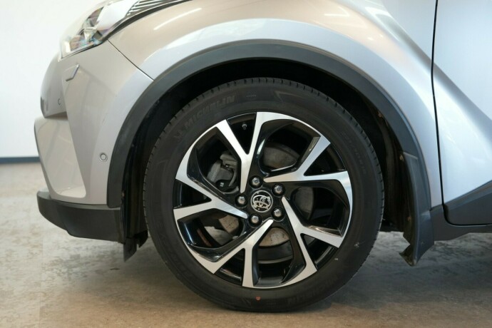 toyota-c-hr-elektrisitetbensin-2017-big-20