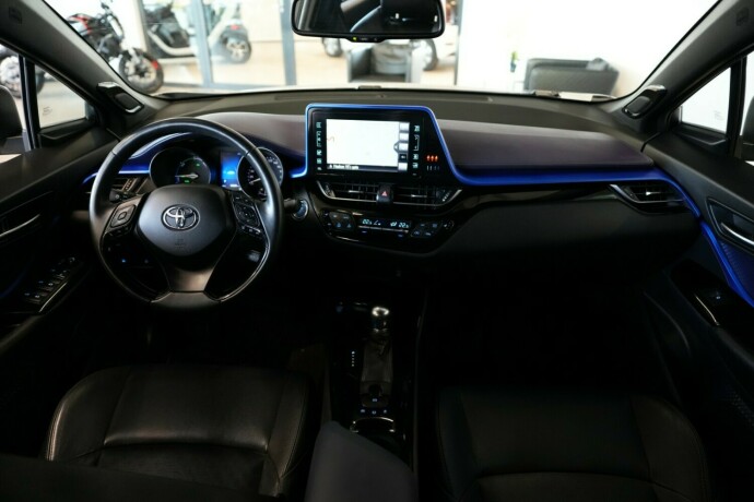 toyota-c-hr-elektrisitetbensin-2017-big-10