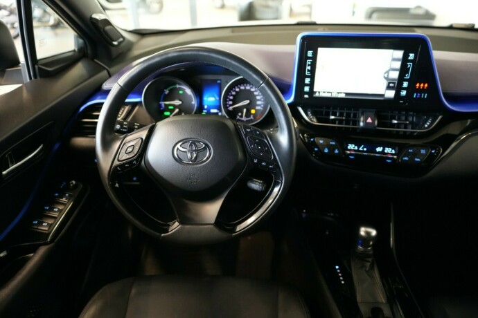 toyota-c-hr-elektrisitetbensin-2017-big-11
