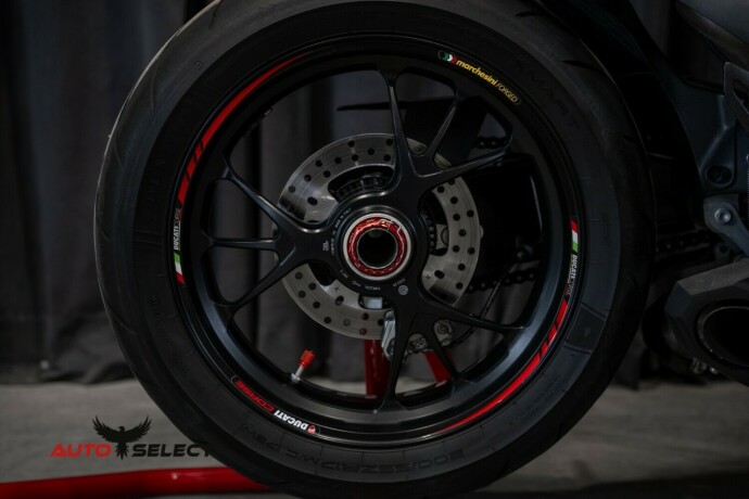 ducati-panigale-v4s-bensin-2020-big-5