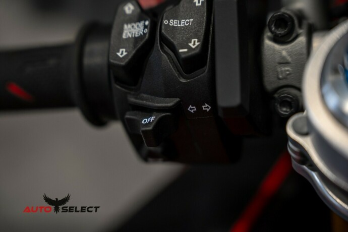 ducati-panigale-v4s-bensin-2020-big-25