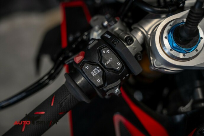 ducati-panigale-v4s-bensin-2020-big-24