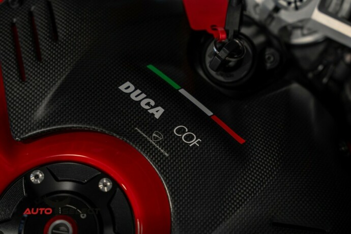 ducati-panigale-v4s-bensin-2020-big-16