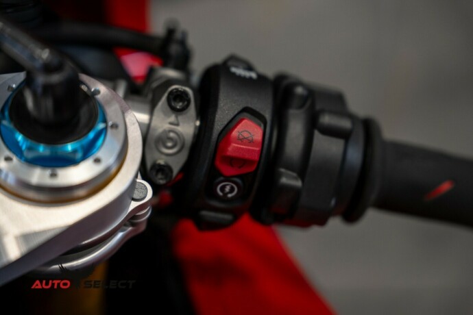 ducati-panigale-v4-s-bensin-2023-big-17