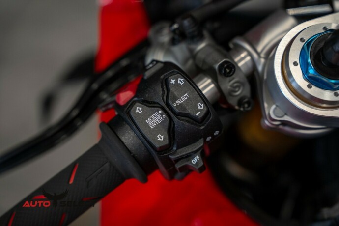 ducati-panigale-v4-s-bensin-2023-big-16