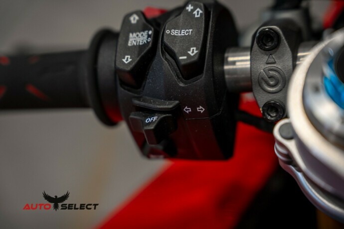 ducati-panigale-v4-s-bensin-2023-big-18