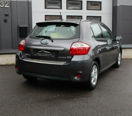 toyota-auris-bensin-2012-big-3