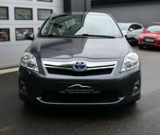 toyota-auris-bensin-2012-big-4